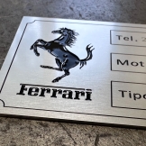 výrobní štítek Ferrari